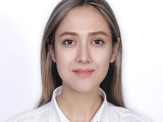 Maryam Vaezi Headshot
